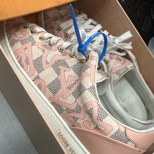 Louis Vuitton Women's Sneakers in Pink and Cream